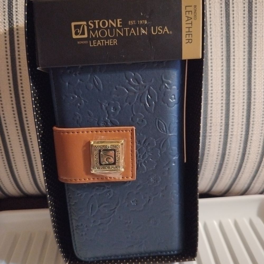 Stone Mountain Accessories Floral Embossed Blue Leather Case